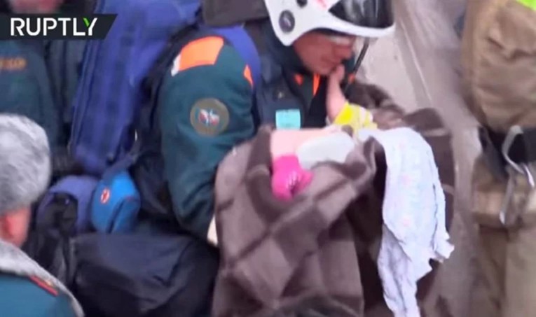 Beba u Rusiji provela je preko 30 sati u ruševinama. Još uvijek je kritično